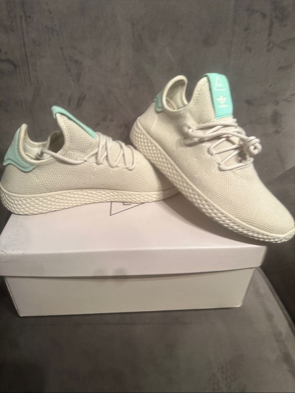 Wmns Lightweight Knit Sneakers in Cream with Mint Accents